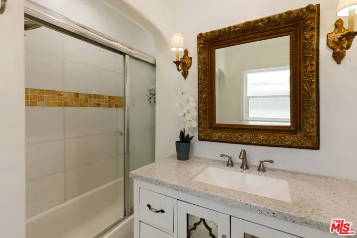 1433 Livonia Avenue, Los Angeles, California 90035