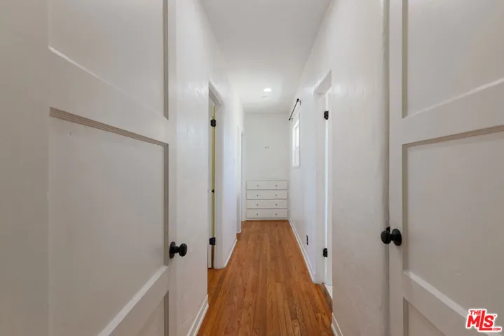 1433 Livonia Avenue, Los Angeles, California 90035