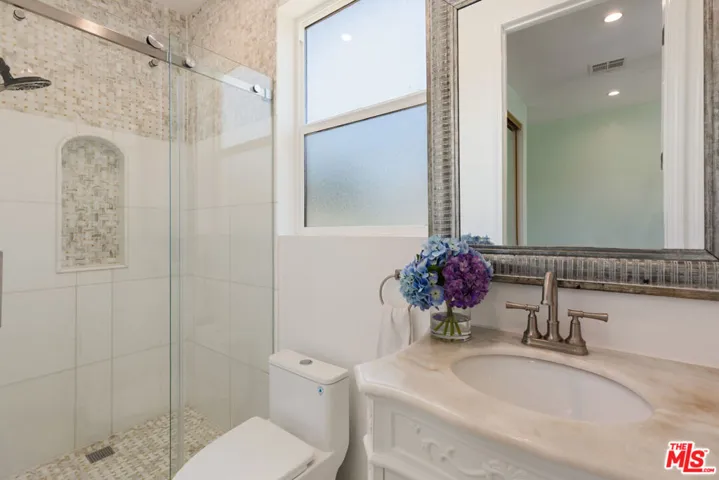 1433 Livonia Avenue, Los Angeles, California 90035