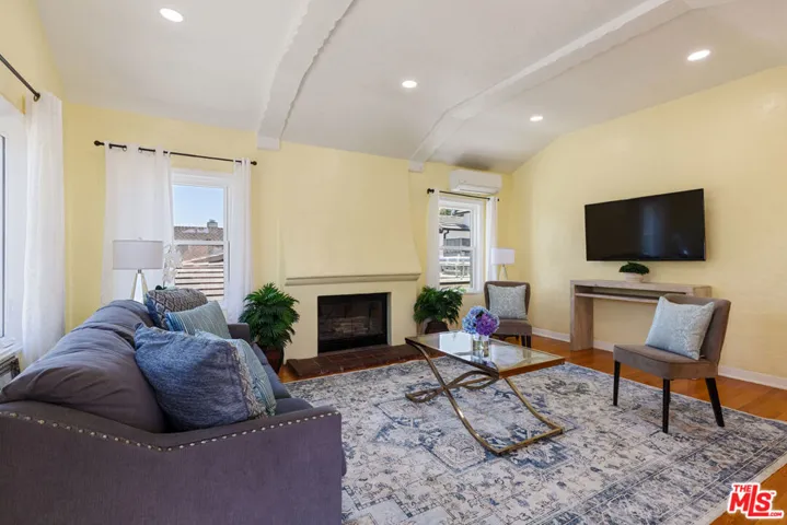 1433 Livonia Avenue, Los Angeles, California 90035