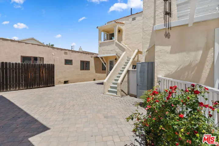 1433 Livonia Avenue, Los Angeles, California 90035