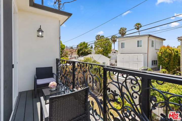 1433 Livonia Avenue, Los Angeles, California 90035