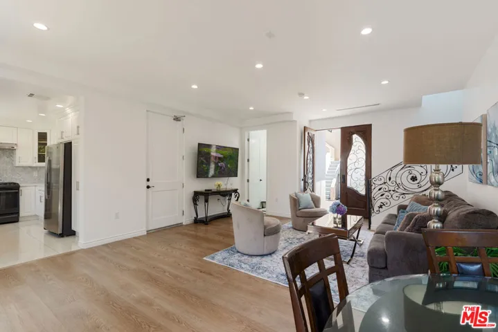 1433 Livonia Avenue, Los Angeles, California 90035