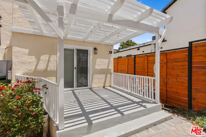 1433 Livonia Avenue, Los Angeles, California 90035