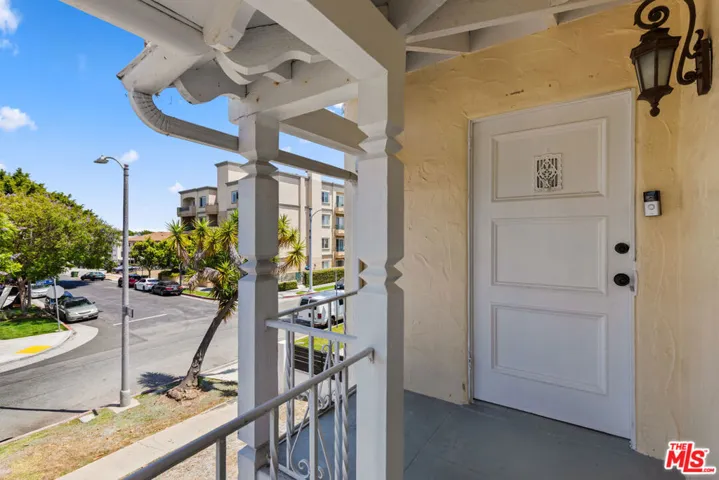 1433 Livonia Avenue, Los Angeles, California 90035