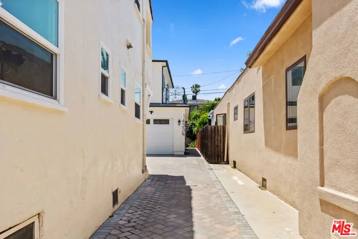 1433 Livonia Avenue, Los Angeles, California 90035