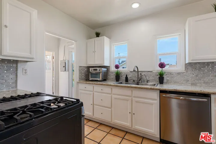 1433 Livonia Avenue, Los Angeles, California 90035