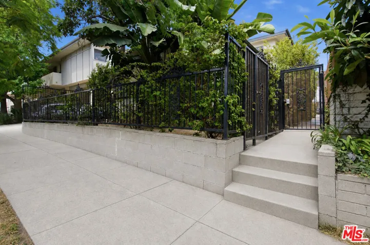 1672 Federal Avenue 3, Los Angeles, California 90025