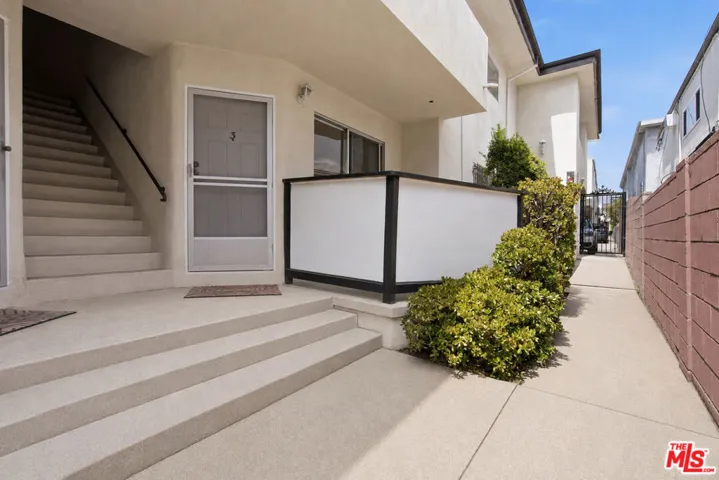 1672 Federal Avenue 3, Los Angeles, California 90025