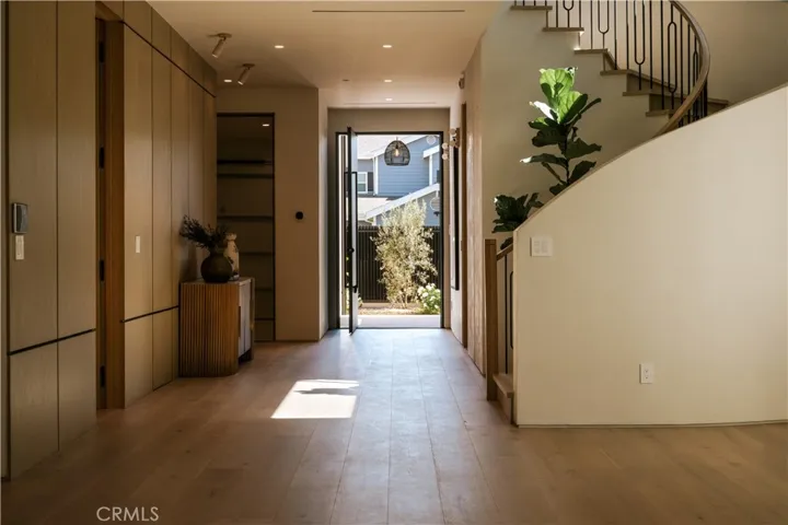 14755 Hesby Street, Sherman Oaks, California 91403