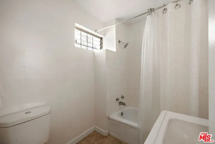 435 Raymond Avenue, Santa Monica, California 90405