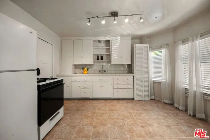 435 Raymond Avenue, Santa Monica, California 90405