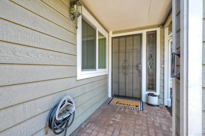 1826 Spyglass Cir, Vista, California 92081