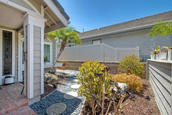 1826 Spyglass Cir, Vista, California 92081