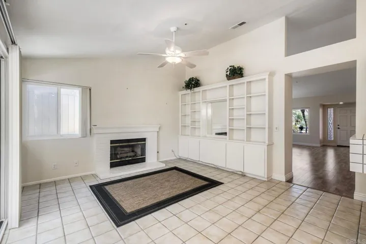 1826 Spyglass Cir, Vista, California 92081