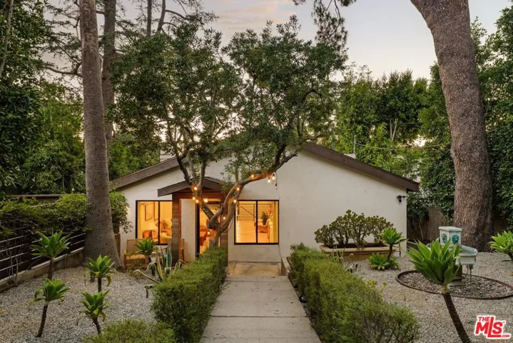 937 Lucile Avenue, Los Angeles, California 90026