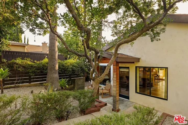 937 Lucile Avenue, Los Angeles, California 90026