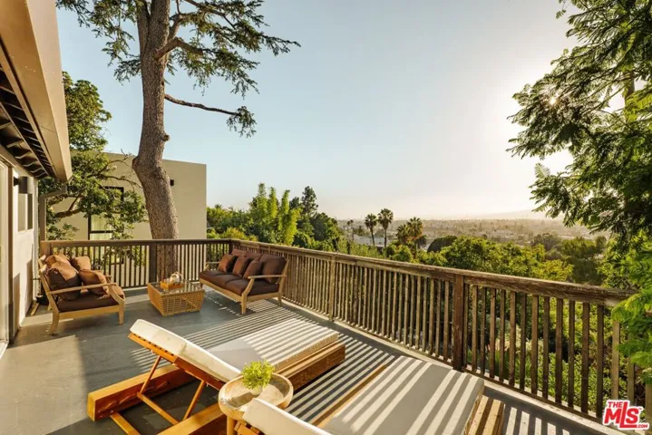 937 Lucile Avenue, Los Angeles, California 90026