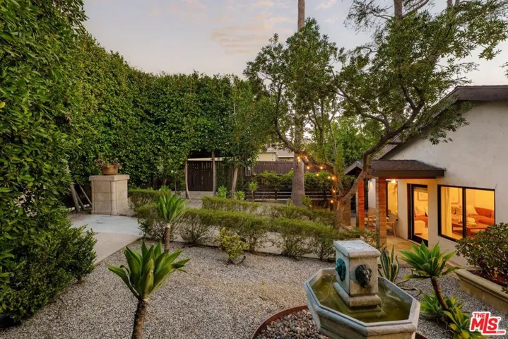 937 Lucile Avenue, Los Angeles, California 90026
