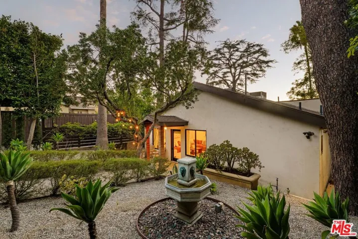 937 Lucile Avenue, Los Angeles, California 90026