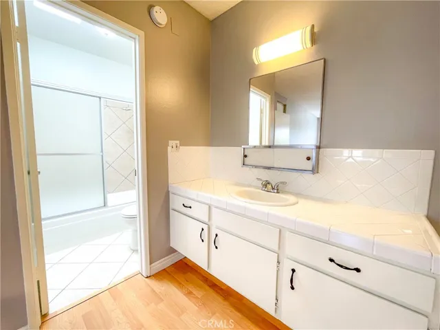 13717 Chadron Avenue 14, Hawthorne, California 90250