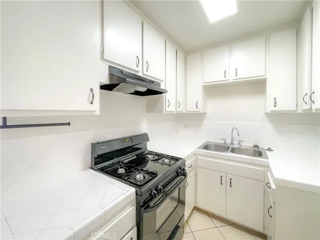 13717 Chadron Avenue 14, Hawthorne, California 90250