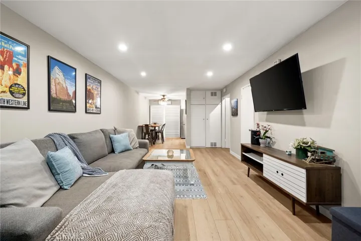 2452 Chelsea Place M, Santa Monica, California 90404