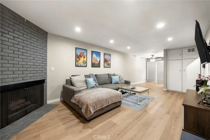 2452 Chelsea Place M, Santa Monica, California 90404
