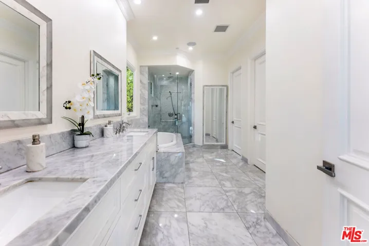 391 S Saltair Avenue, Los Angeles, California 90049