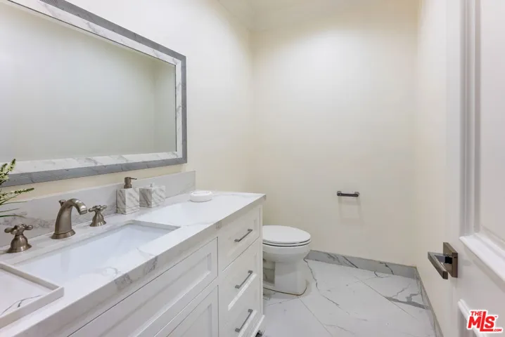 391 S Saltair Avenue, Los Angeles, California 90049