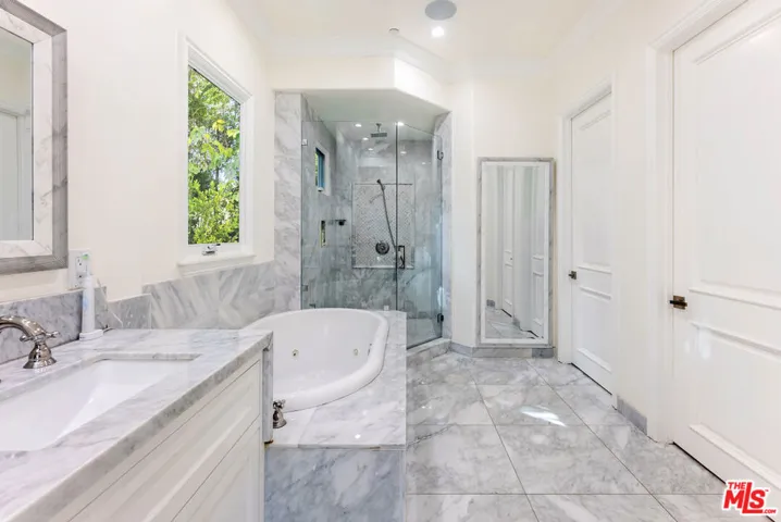 391 S Saltair Avenue, Los Angeles, California 90049