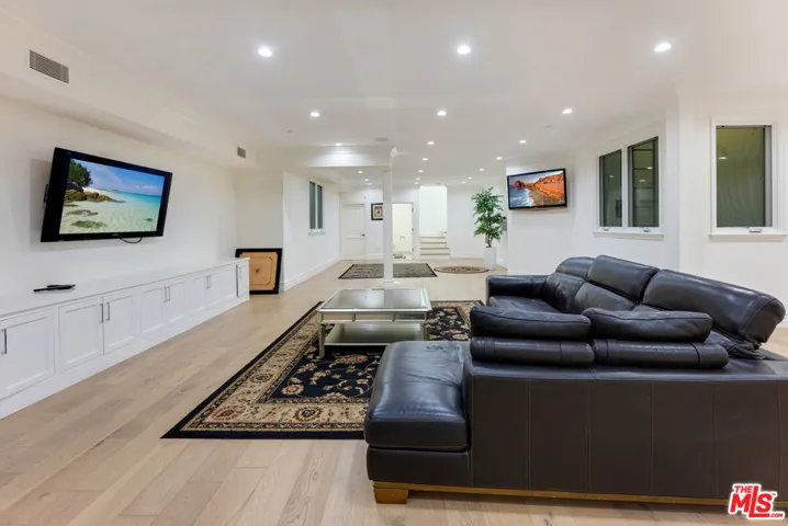 391 S Saltair Avenue, Los Angeles, California 90049