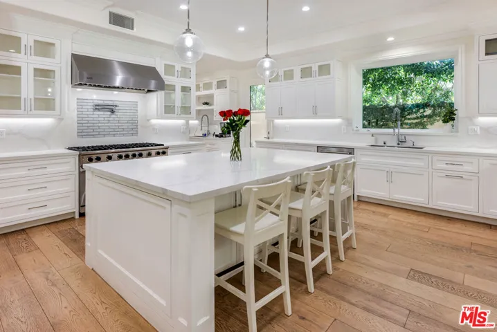391 S Saltair Avenue, Los Angeles, California 90049