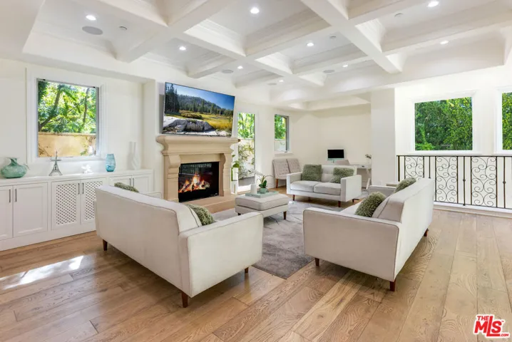 391 S Saltair Avenue, Los Angeles, California 90049