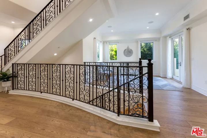 391 S Saltair Avenue, Los Angeles, California 90049