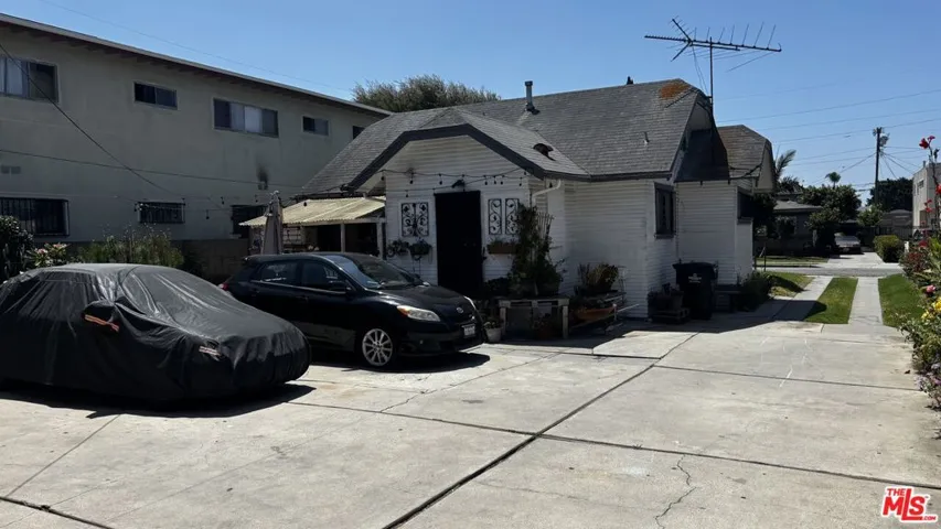313 W Buckthorn Street, Inglewood, California 90301
