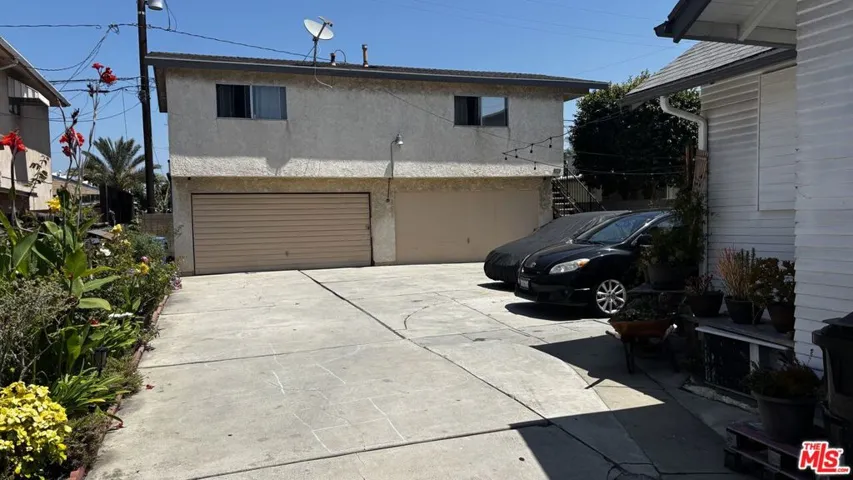 313 W Buckthorn Street, Inglewood, California 90301