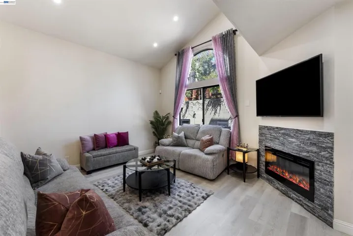 903 Appian Knoll Ct, El Sobrante, California 94803