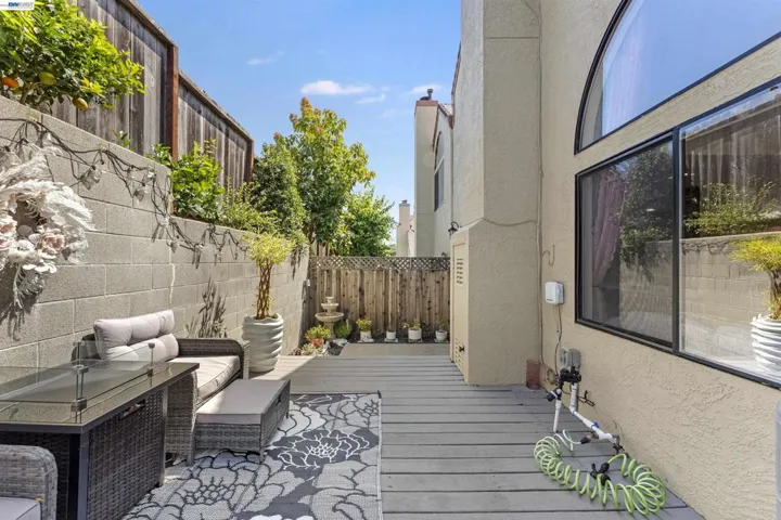 903 Appian Knoll Ct, El Sobrante, California 94803