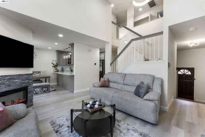 903 Appian Knoll Ct, El Sobrante, California 94803