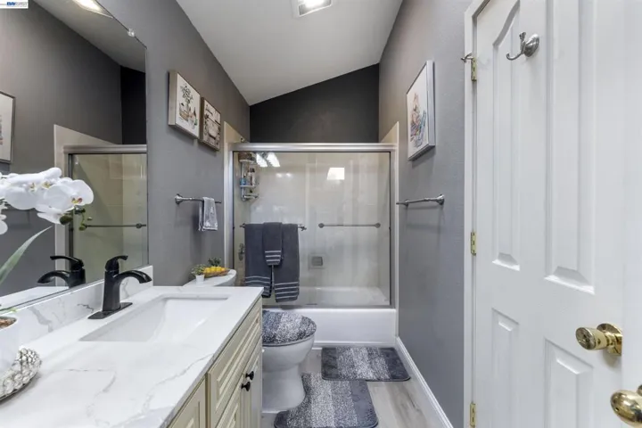 903 Appian Knoll Ct, El Sobrante, California 94803