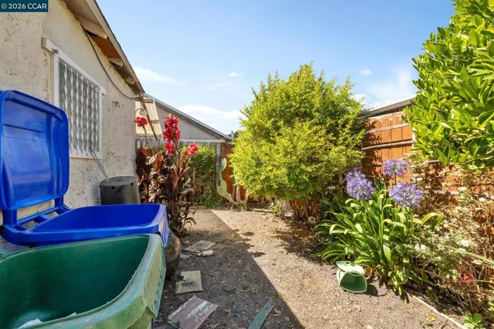 1031 70th Ave, Oakland, California 94621-3213