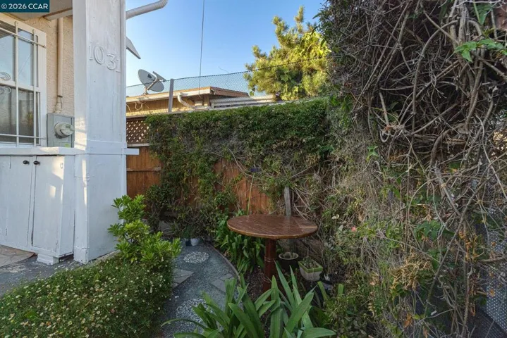 1031 70th Ave, Oakland, California 94621-3213