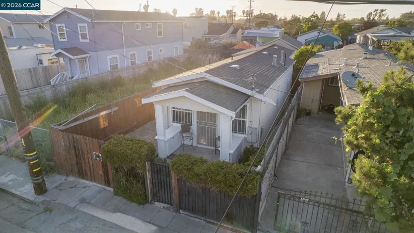 1031 70th Ave, Oakland, California 94621-3213