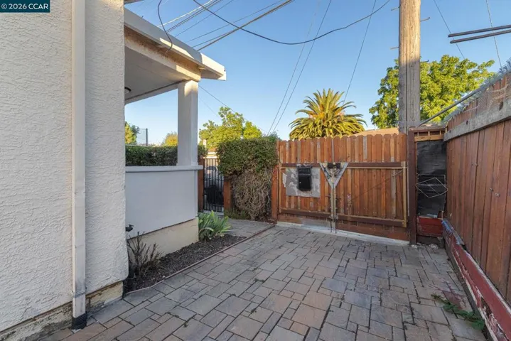1031 70th Ave, Oakland, California 94621-3213