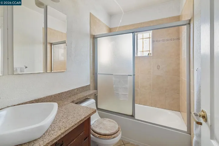 1031 70th Ave, Oakland, California 94621-3213