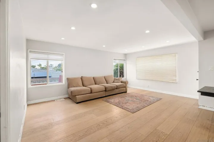 3939 Santa Cruz Avenue, San Diego, California 92107