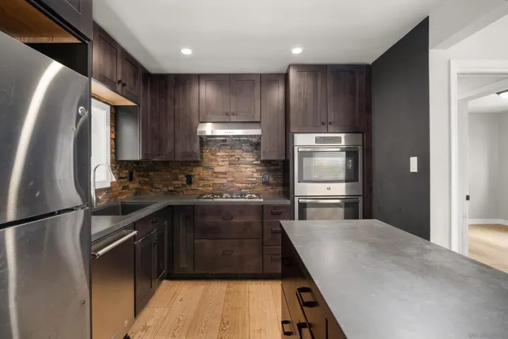 3939 Santa Cruz Avenue, San Diego, California 92107