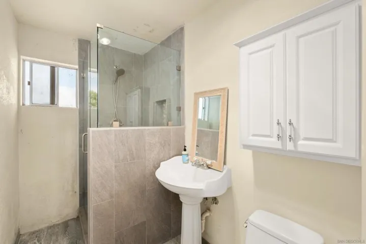 3939 Santa Cruz Avenue, San Diego, California 92107