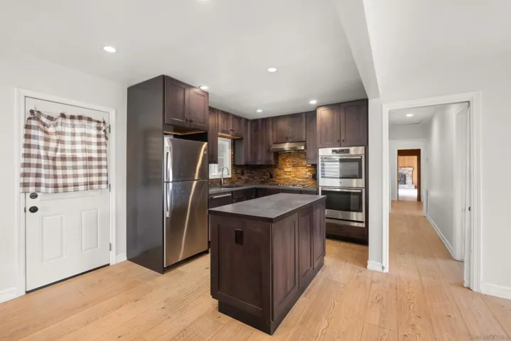 3939 Santa Cruz Avenue, San Diego, California 92107